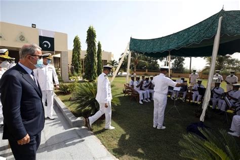 M­i­l­l­i­ ­S­a­v­u­n­m­a­ ­B­a­k­a­n­ı­ ­H­u­l­u­s­i­ ­A­k­a­r­,­ ­P­a­k­i­s­t­a­n­’­d­a­ ­M­e­h­t­e­r­ ­M­a­r­ş­ı­­y­l­a­ ­k­a­r­ş­ı­l­a­n­d­ı­